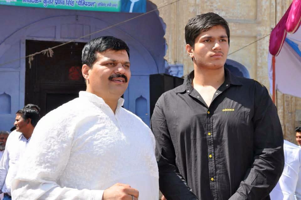 उत्तराखंड देहरादून में पूर्व विधायक चैंपियन के बेटे का वीडियो वायरल होने के बाद पुलिस ने संज्ञान लेकर किया नोटिस जारी,,,,