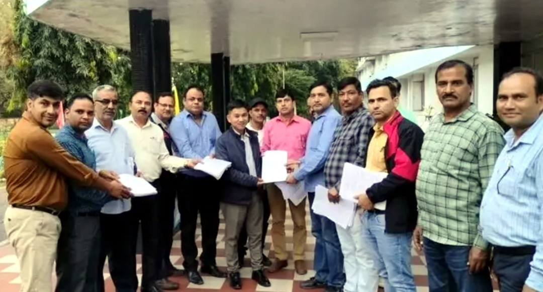 उत्तराखंड ओएफबी कर्मचारियों से एकजुट रहने की अपील, सेवा निवृत्ति तक सरकारी कर्मचारी बने रहने के पक्ष में दें विकल्प पत्र,,,