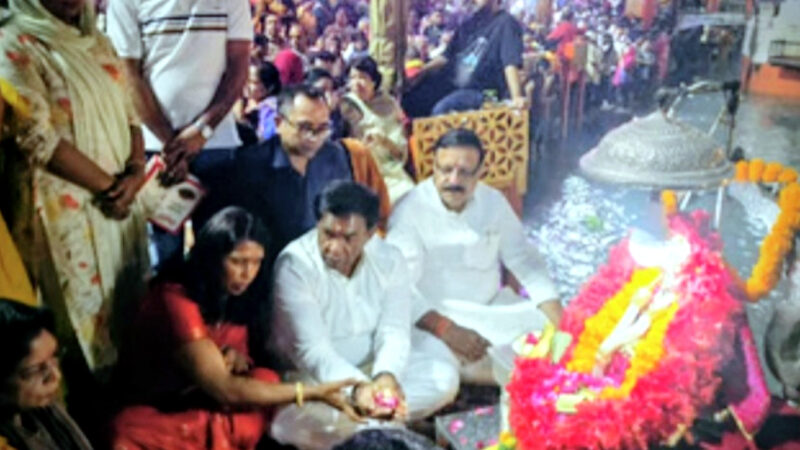 उत्तराखंड, हरिद्वार में मॉरीशस के पूर्व राष्ट्रपति पृथ्वीराज सिंह रूपन ने हरकी पैड़ी पहुंचकर गंगा पूजन और आरती मैं किया प्रतिभाग,,,,