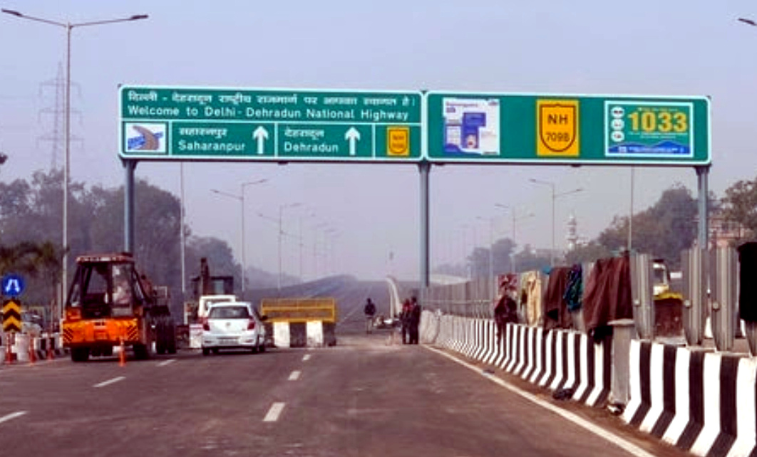 उत्तराखंड के देहरादून- दिल्ली एक्सप्रेसवे की सर्विस लेन निर्माण में गाजियाबाद का एक घर के कारण फंसे पेच से 50 मीटर लंबी सर्विस लेन का निर्माण कार्य रुका,,,