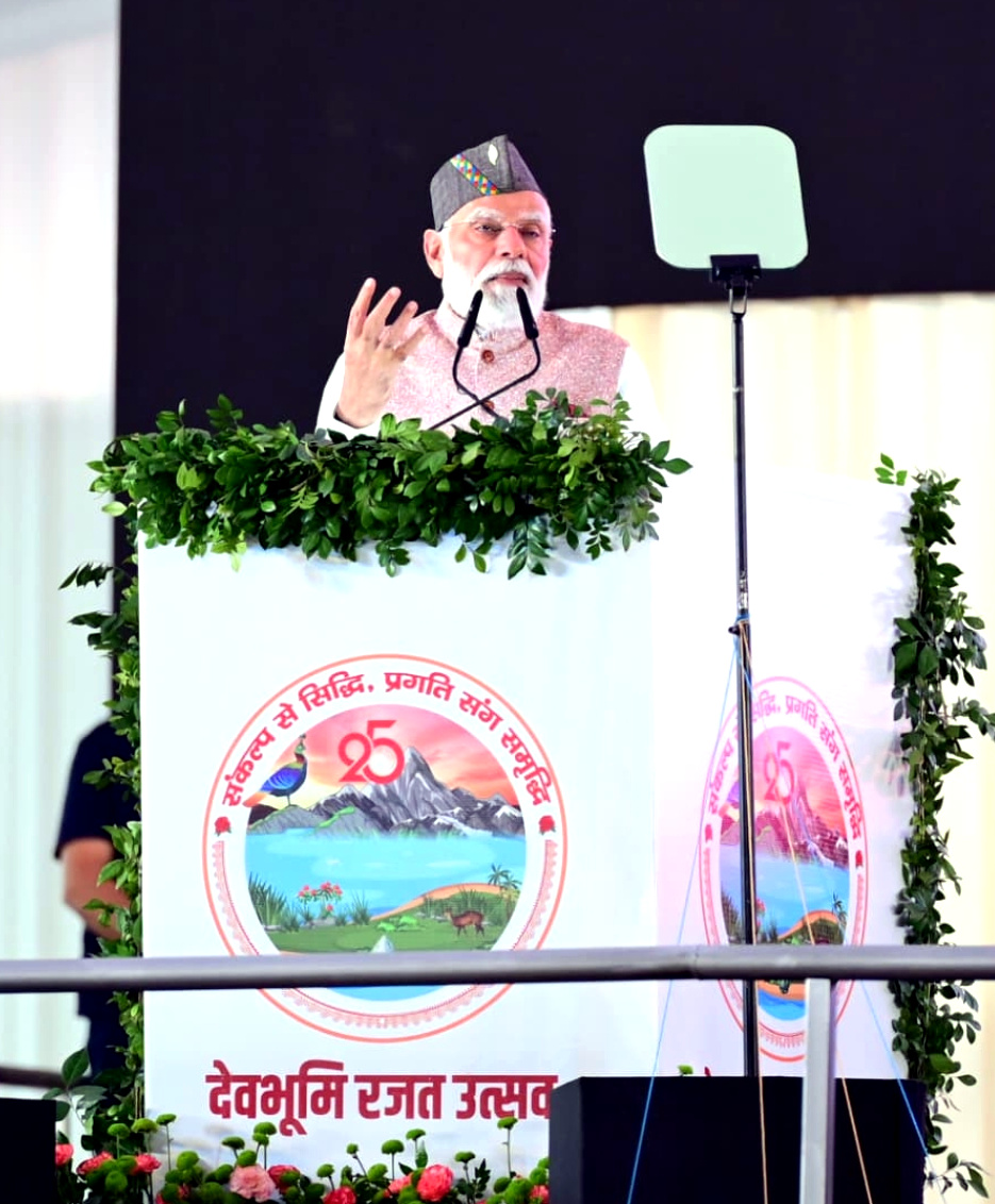 उत्तराखंड मे पहाड़ी बोली, पहाड़ी टोपी और पहाड़ी अंदाज़ मे दिखे प्रधानमंत्री, रजत जयंती कार्यक्रम मे बोले- पैली पहाडू कू चढ़ाई, विकास की बाट कैल रोक दी छै,,,,