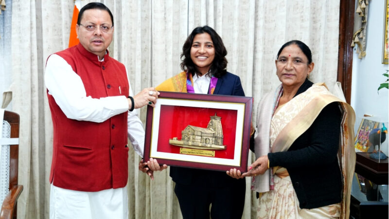 उत्तराखंड महिला विश्व कप विजेता स्नेह राणा ने की मुख्यमंत्री धामी से मुलाकात, धामी ने कहा स्नेह राणा उत्तराखंड की बेटियों के लिए प्रेरणा स्रोत,,,,