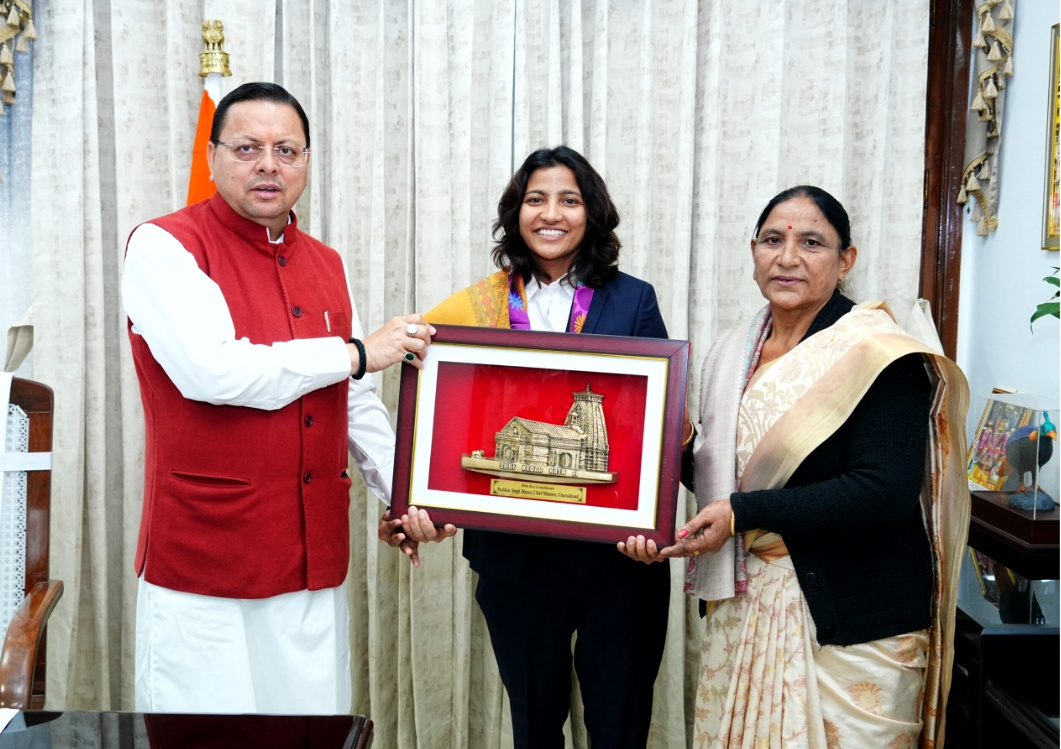 उत्तराखंड महिला विश्व कप विजेता स्नेह राणा ने की मुख्यमंत्री धामी से मुलाकात, धामी ने कहा स्नेह राणा उत्तराखंड की बेटियों के लिए प्रेरणा स्रोत,,,,