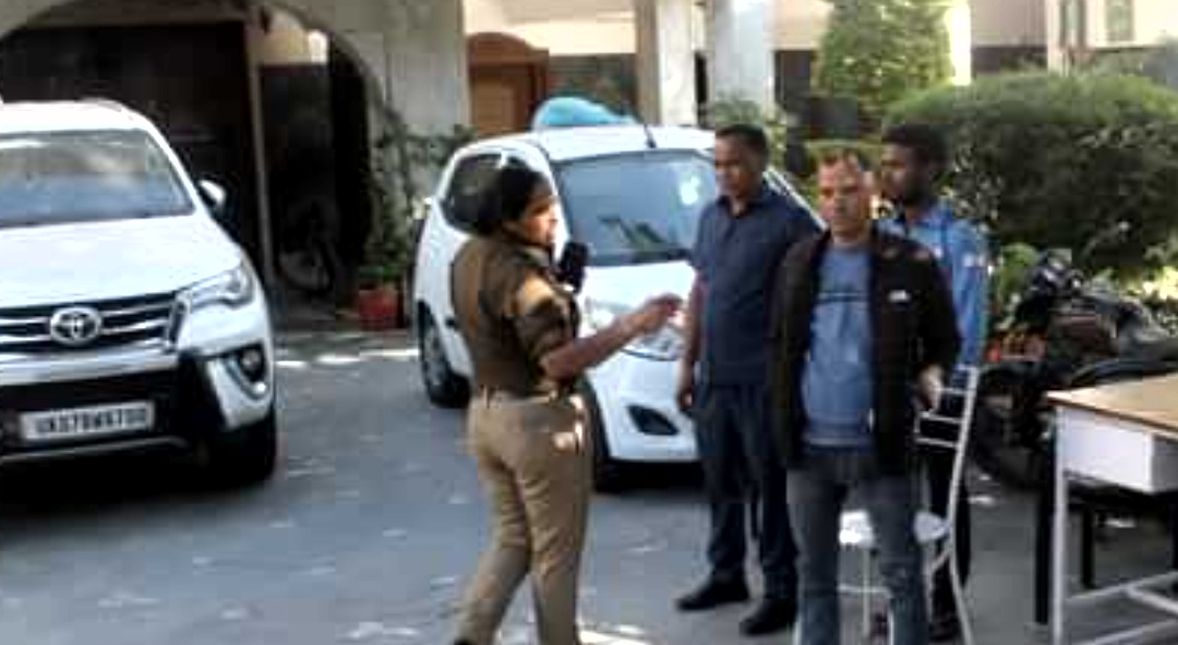 उत्तराखंड में दिल्ली से आई आयकर टीम की बड़ी कार्रवाई, कई कारोबारियों के ठिकानों पर ताबड़तोड़ छापे,,,,,