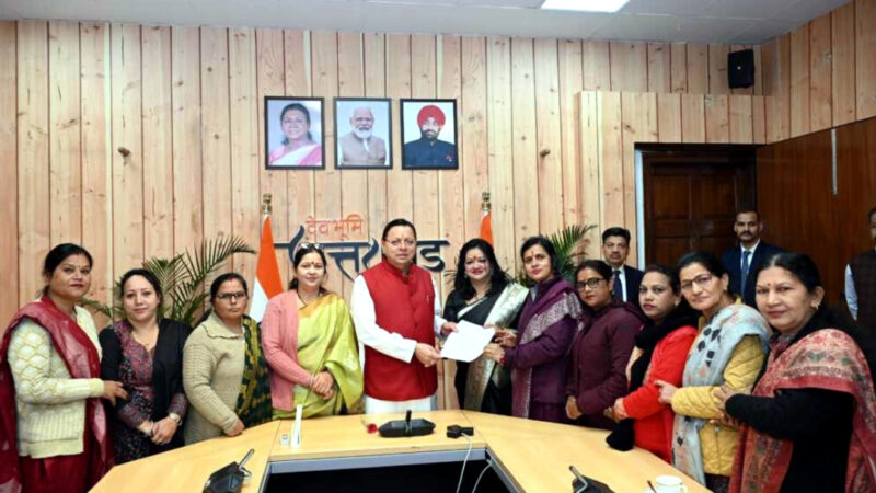 उत्तराखंड मुख्यमंत्री धामी से आगनबाड़ी कार्यकत्री/सेविका/ मिनी कर्मचारी संगठन के सदस्यों ने की शिष्टाचार भेंट,,,,