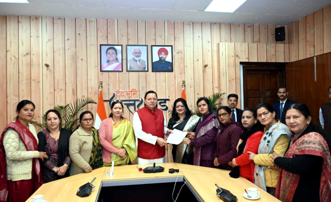 उत्तराखंड मुख्यमंत्री धामी से आगनबाड़ी कार्यकत्री/सेविका/ मिनी कर्मचारी संगठन के सदस्यों ने की शिष्टाचार भेंट,,,,