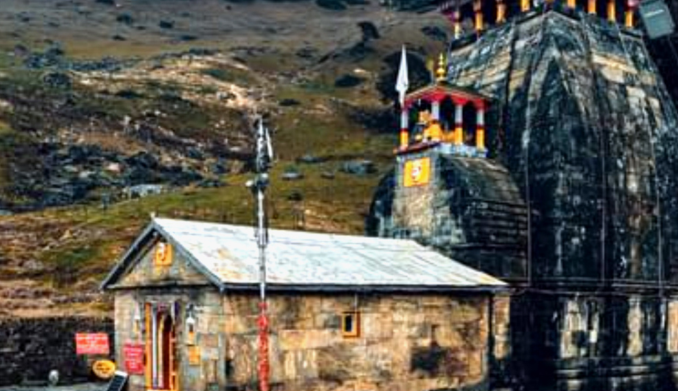 उत्तराखंड बंद हुए द्वितीय केदार बाबा मध्यमहेश्वर मंदिर के कपाट, शीतकालीन पूजा अर्चना एवं दर्शनों हेतु ओंकारेश्वर मे होंगी बाबा विराजमान,,,,,