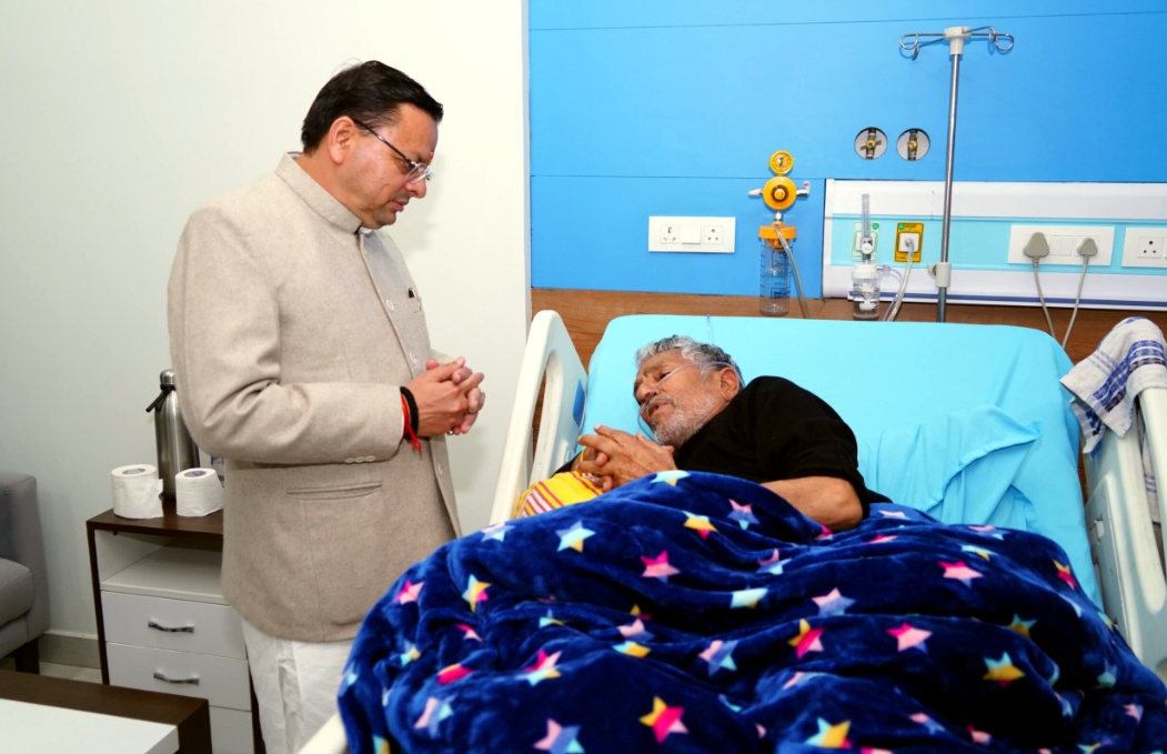 उत्तराखंड मुख्यमंत्री पुष्कर सिंह धामी ने अस्पताल में भर्ती UKD नेता दिवाकर भट्ट का मुलाकात कर पूछा कुशलक्षेम,,,,,