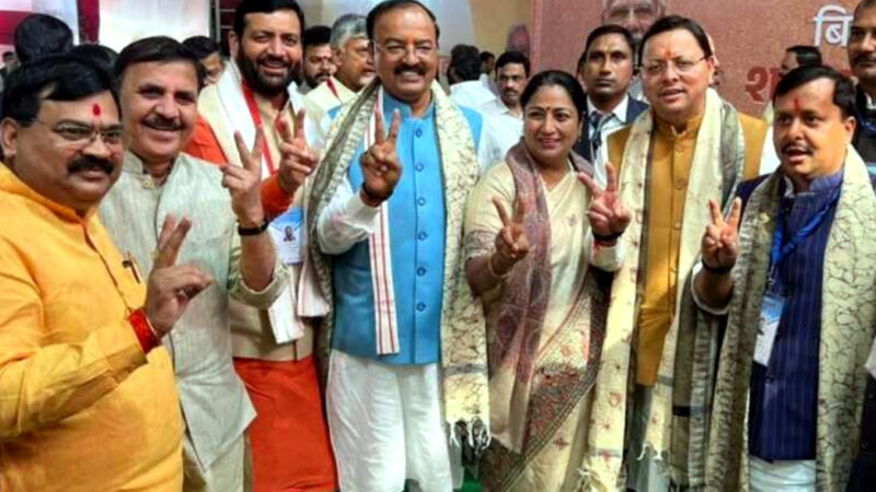 उत्तराखंड मुख्यमंत्री ने पटना (बिहार) के शपथ ग्रहण समारोह में सम्मिलित होकर नवनिर्वाचित मुख्यमंत्री एवं मंत्रिपरिषद के सदस्यों को दी शुभकामनाएं,,,,