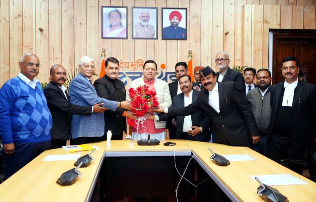 उत्तराखंड मुख्यमंत्री से अध्यक्ष संघर्ष समिति बार एसोसिएशन देहरादून के पदाधिकारियों ने भेंट कर दिया विभिन्न समस्याओं से संबंधित ज्ञापन,,,,,