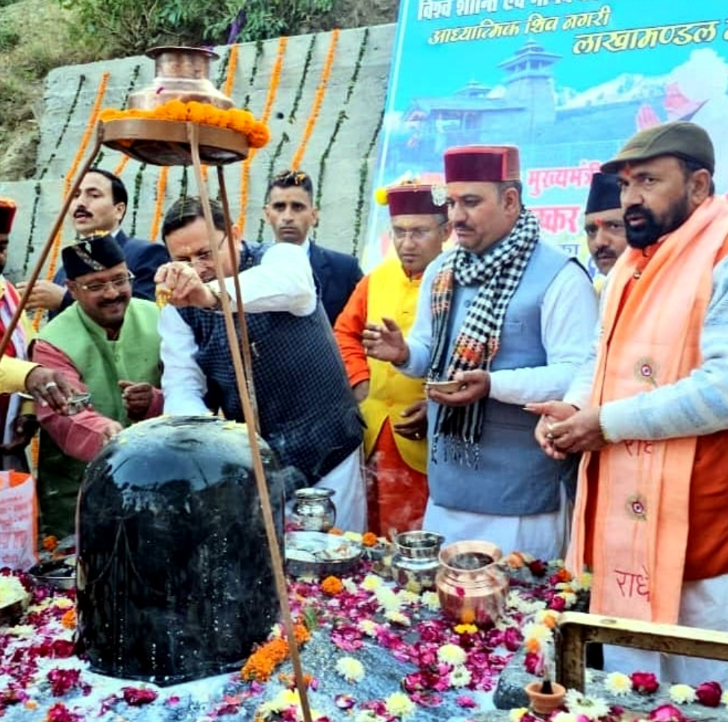 उत्तराखंड मुख्यमंत्री पुष्कर सिंह धामी ने लाखामंडल पहुंचकर शिव मंदिर में पूजा-अर्चना कर लिया आशीर्वाद,,,,
