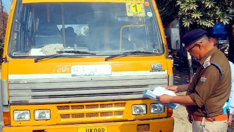 उत्तराखंड बच्चों की सुरक्षा की प्राथमिकता हेतु SSP के निर्देश पर चला स्कूली वाहनों का सघन चैकिंग अभियान,,,,,