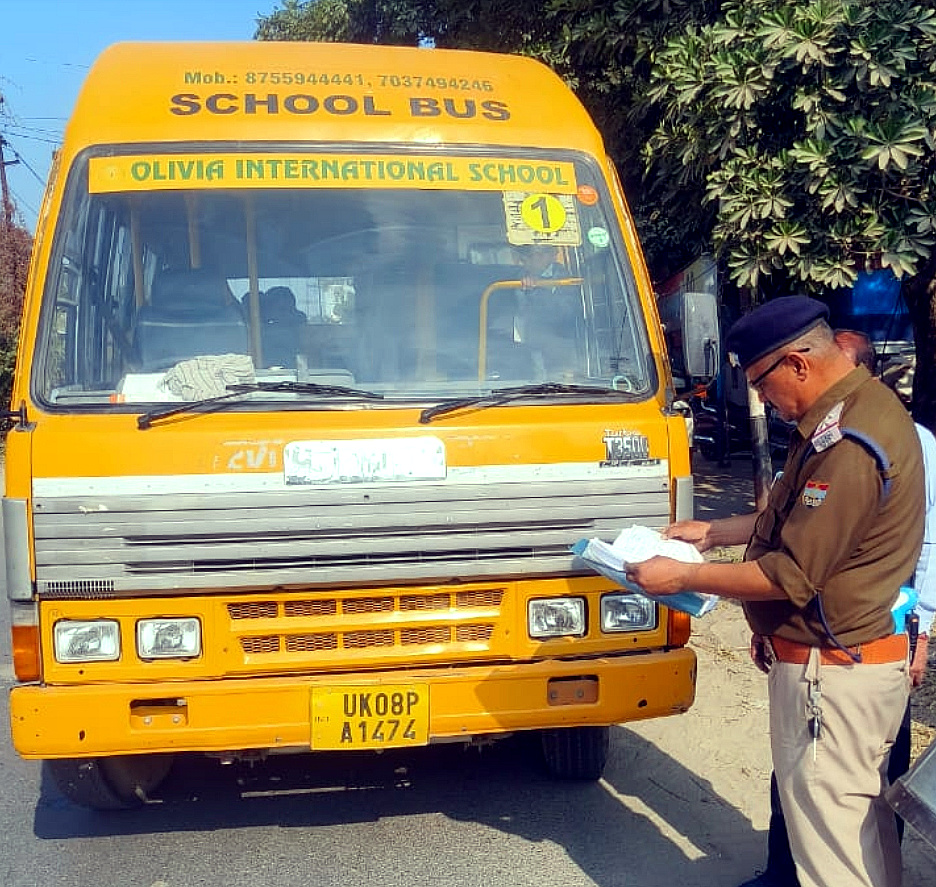 उत्तराखंड बच्चों की सुरक्षा की प्राथमिकता हेतु SSP के निर्देश पर चला स्कूली वाहनों का सघन चैकिंग अभियान,,,,,