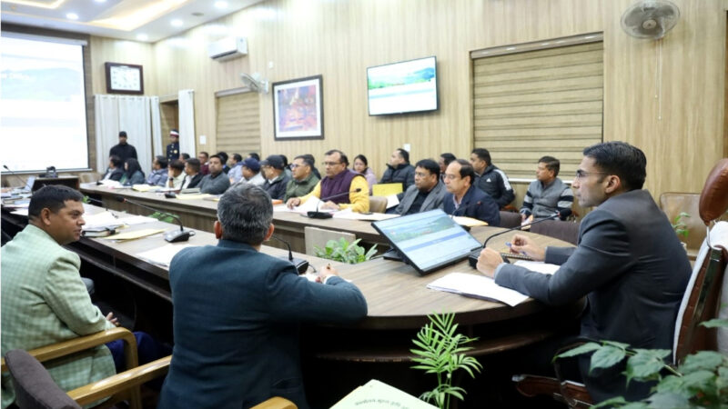 उत्तराखंड मुख्यमंत्री घोषणाओं की प्रगति पर डीएम सविन बंसल सख्त, विभागों को चेतावनी- देरी, बहाने और लापरवाही बर्दाश्त नहीं,,,,,,