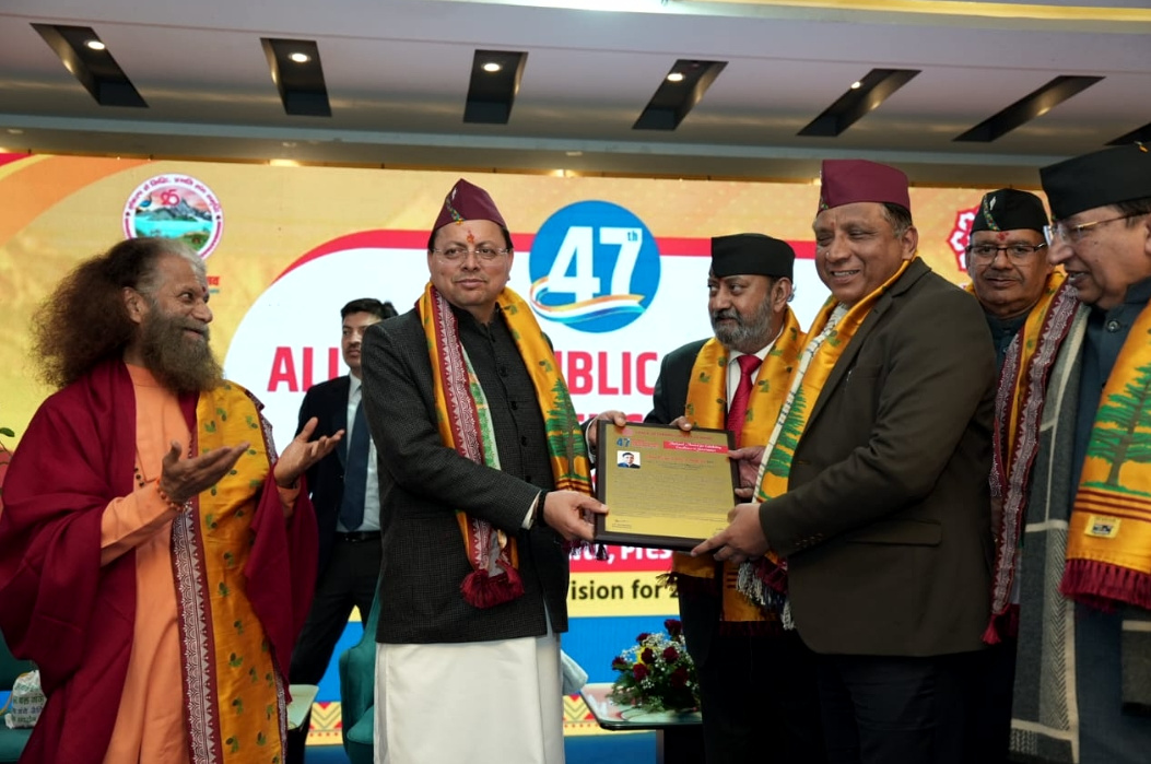 उत्तराखंड मुख्यमंत्री पुष्कर सिंह धामी ने सुशासन पर उत्कृष्टता के लिए बंशीधर तिवारी को राष्ट्रीय सम्मान से किया सम्मानित,,,,
