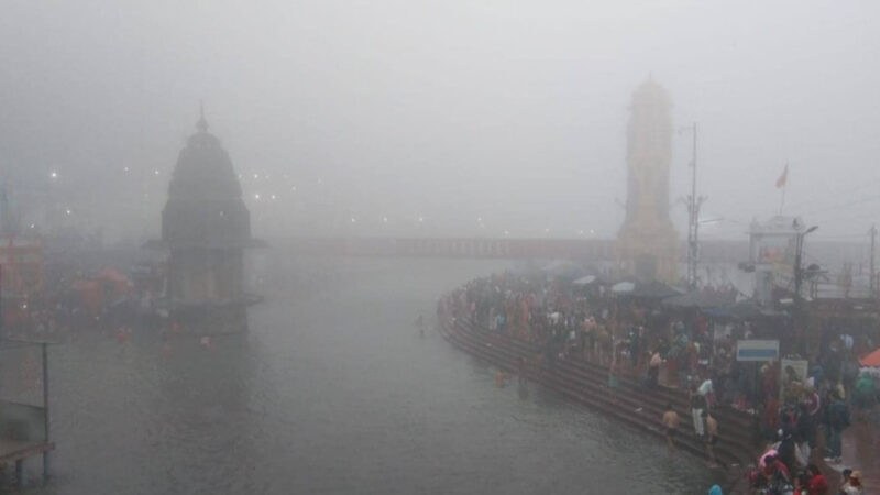 उत्तराखंड में ठंड का असर तेज, मैदानी इलाकों में कोहरा, पहाड़ों पर बारिश-बर्फबारी के आसार,,,,