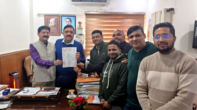 उत्तराखंड राज्य निगम कर्मचारी महासंघ ने मुख्यमंत्री सचिव से शिष्टाचार भेंट मे उनकी लंबित मांगों पर हाई पावर कमेटी से शीघ्र निर्णय का मिला आश्वासन,,,,