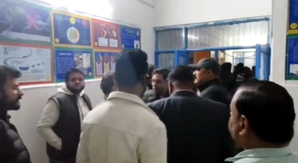 उत्तराखंड में बीबीए LLB के छात्र ने अपने पिता की लाइसेंसी पिस्तौल से खुद को मारी गोली, इलाज के दौरान हुई  छात्र की मौत,,,