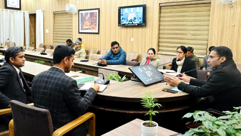 उत्तराखंड मानव-वन्यजीव संघर्ष पर जिला प्रशासन सख्त, संवेदनशील क्षेत्रों में बढ़ेगी हाईटेक निगरानी, DM सविन बंसल ने किया व्यापक एक्शन प्लान लागू,,,