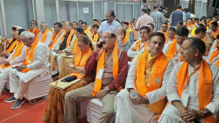क्यू (10)